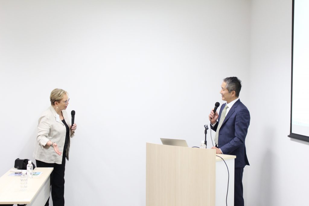 Discussion of Spread's CEO Shinji Inada and President of the Departmental Council,  Marie-Christine Cavecchi.